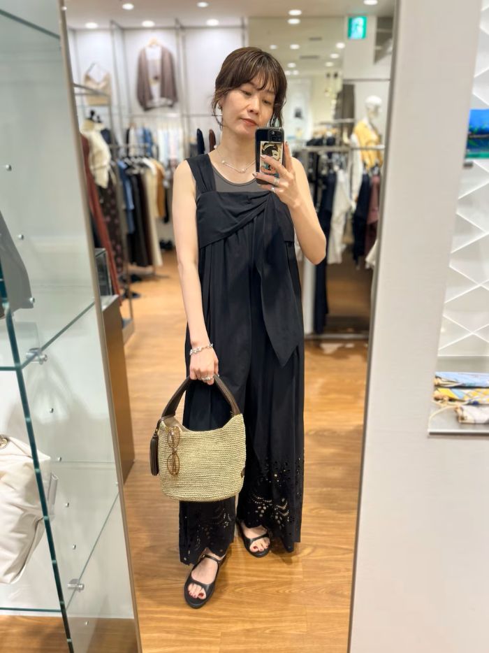 可愛すぎました、、オールインワン!

167(時々166)cmですが、丈は丁度でした。
オールインワンの悩みが、股の辺りのサイズが合わないことがあるのですが、こちらは余裕がありました◎

裾のエンブロイダリー柄も程よい大人な甘さを出してくれます♪
是非サイズでお悩みのかたは店頭で着比べて下さいね！