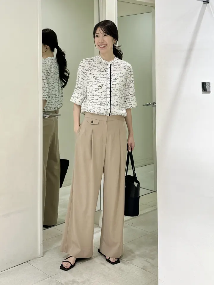 コーディネート身長 170cm

オンオフ着回せるワイドパンツ♩

ウエストのポケットデザインで
ベルトがなくてもおしゃれなワンポイントに！

インするだけでスタイルアップも叶いますよ◎

スタッフ着用サイズ
■ブラウス【4/Mサイズ相当】9号
■パンツ【4/Mサイズ相当】9号
