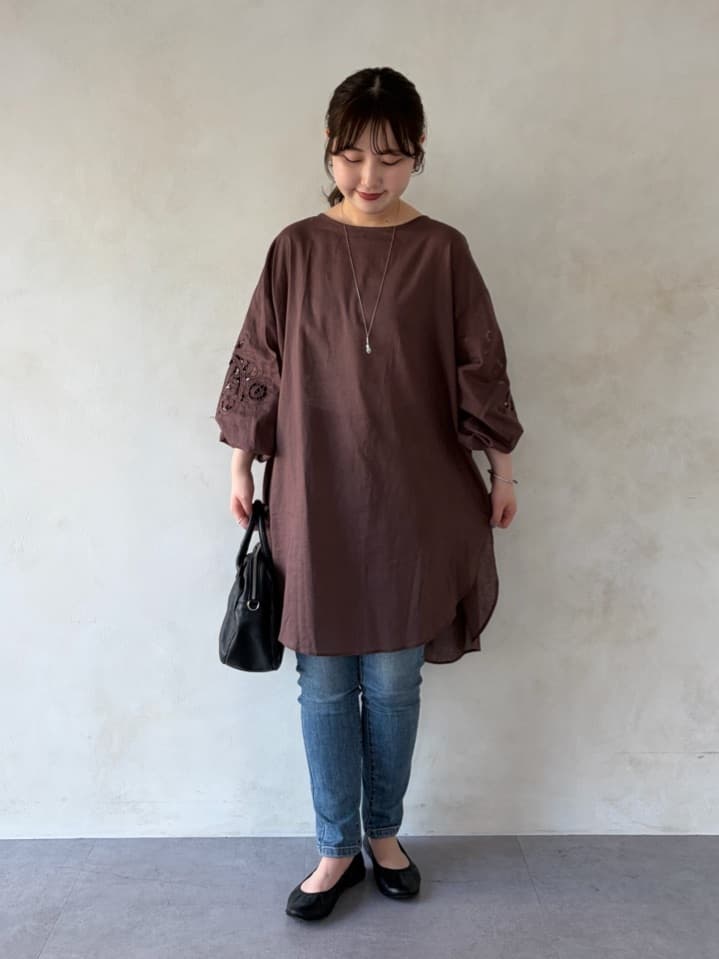 158cm ウェーブ イエベ春
【tops】
◻︎カットワークチュニック
freeサイズ

袖のカットワークデザインが華やかなチュニック。
綿麻素材なので、軽くて柔らかい着心地でナチュラルな風合いを楽しめます🙂‍↕️
袖口はゴム仕様でたくし上げしやすく、身頃もゆったりしているので楽ちんです！

【pants】
◻︎デニムパギンス
1サイズ

ストレッチ性があり、ウエストはゴムで紐付きなのでとても履きやすいデニムパギンス。
ブラウスやワンピースなどの下に重ねて着ることが出来るので、1本持っておくと着回しが効くのでおすすめです！✨
サイズは3展開で、私は158cmで1(M)サイズを着用しています。