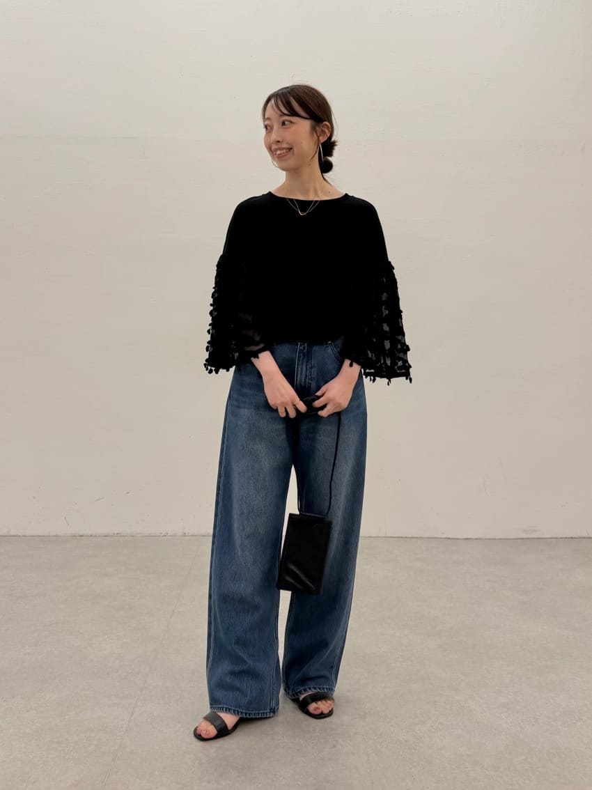 154cm ウェーブ イエベ春
【トップス】着用サイズ：F

袖にはチュール素材と、チェリーモチーフが連なる繊細なレースをあしらい、動くたびに表情の出るデザインが魅力◎
肘が隠れる安心感のある丈感で、さりげなく腕まわりをカバーしてくれます。
154cmの私はインするとバランスよく着られました。