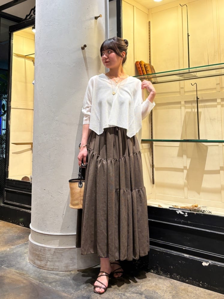 164cm ウェーブ イエベ秋
【トップス】
さらっとした生地のシアーブラウスカーディガ
ン
袖はリブニットでまくりやすく、シルエットを変えて着ることができます。身体のラインを拾いにくく、バランスの良い文感で、着回しやすいアイテムです。

【ワンピース】
リブタンクトップにボリュームスカートを組み合わせたコンビワンピース
トップスはスッキリ、スカートはボリューム感でメリハリのあるアイテム。
ティアードの切り替えがアシンメトリーなにデザインされており、華やかな印象。
ウエストは、リボンで絞ることでシルエットを変えて楽しむことができます。
164cmでくるぶしは見える丈感です。