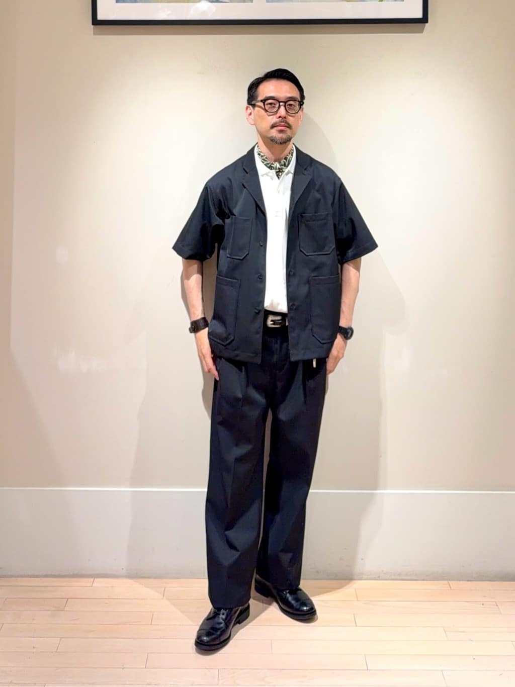 身長175㎝　半袖シャツのセットアップで、夏場のパーティシーンなどをイメージしたコーディネートを組んでみました。
インナーはブロードのシャツではなく、あえてカノコのポロシャツをチョイスし、抜け感を意識しました。
