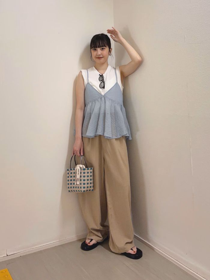 夏のコーデのプラスワンアイテムとして
持っておきたいシアービスチェ！

ボリュームたっぷりなシルエットがかわいく
シアー素材なので重ね着しても暑くないのも。