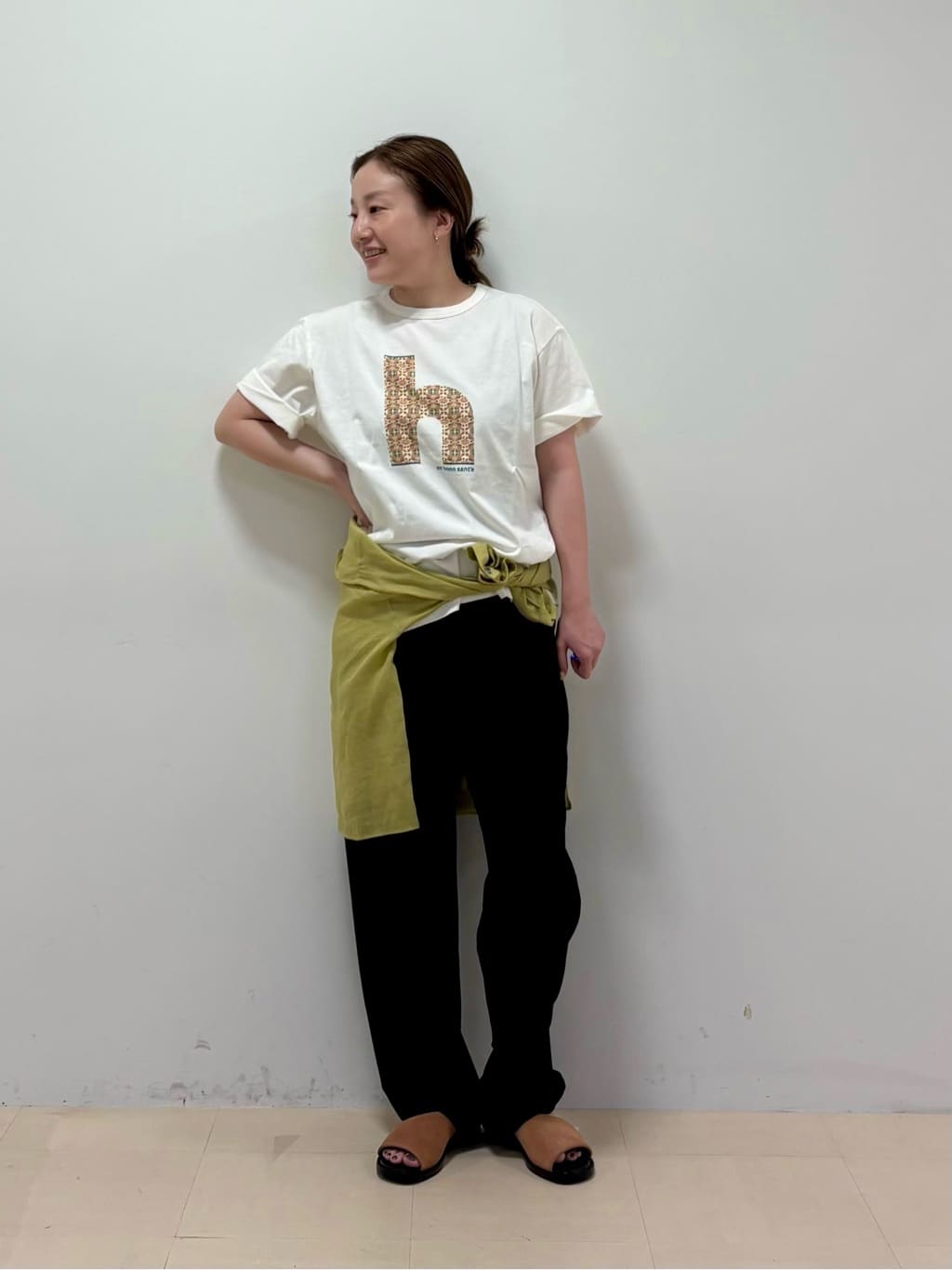 【　アフリカンモチーフプリントTシャツ　】
普段サイズ：M　/　着用サイズ：M
肌離れする少しゆとりのあるサイズ感です。生地がしっかり目なので透け感もあまり気にならず着やすいです。一枚でもプリントが映えるデザインです。

【　鹿子ストレッチベイカーパンツ　】
普段サイズ：SS.S　/　着用サイズ：S
滑らかな手触りでとても伸縮性のある着心地抜群のパンツです。軽く肌触りも気持ち良くノンストレスで着られます。
ウエストはゴム仕様で楽に締め付けなく着られいつものサイズでリラックスして着用できました。ドロストで調整可能なため、幅広くサイズ対応可能なパンツです。