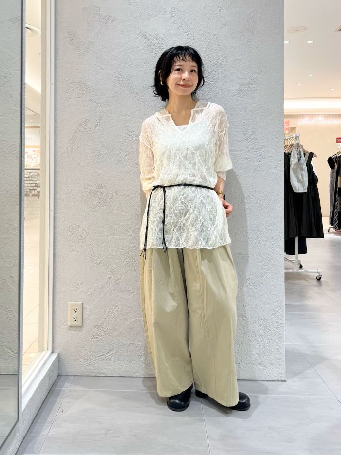 ⚪︎ レースフーディートップス
スキッパーのネックが好みです！夏はカラーインナーを入れても可愛いです。身長が高くないので、ウエストマークはしたい派です。
