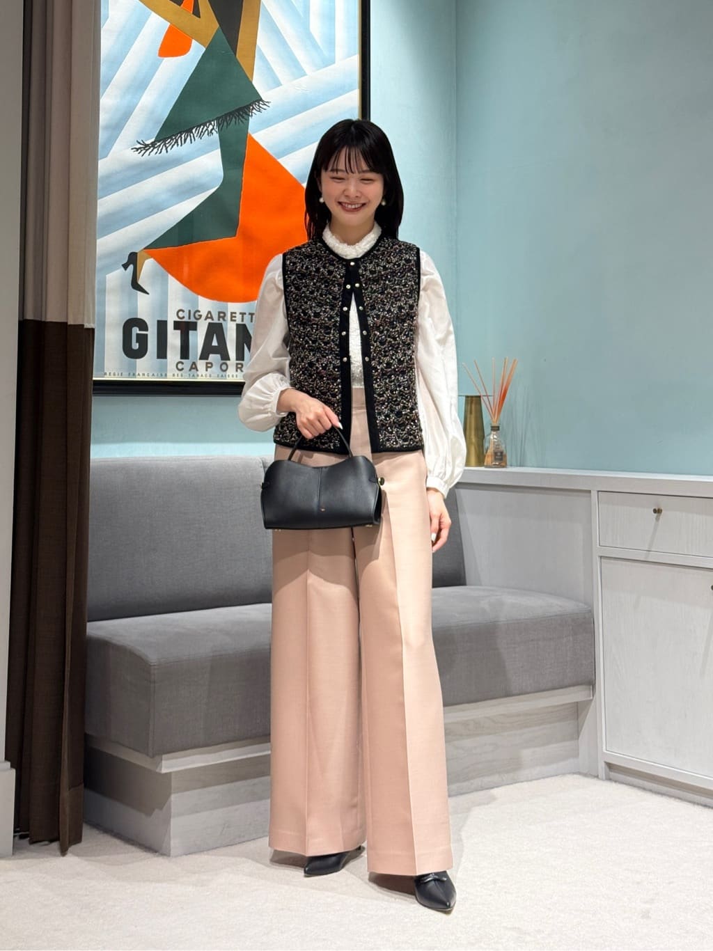 身長162㎝　〈Ballsey〉Diana タックレスワイドパンツ

上質なシルクと紡毛ウールを交織した、美しいツイル素材のワイドパンツ。光沢のある上品なピンクがとっても綺麗です。
ツイードベストのピンクを拾い、クラシカルな印象のコーディネートにしてみました。