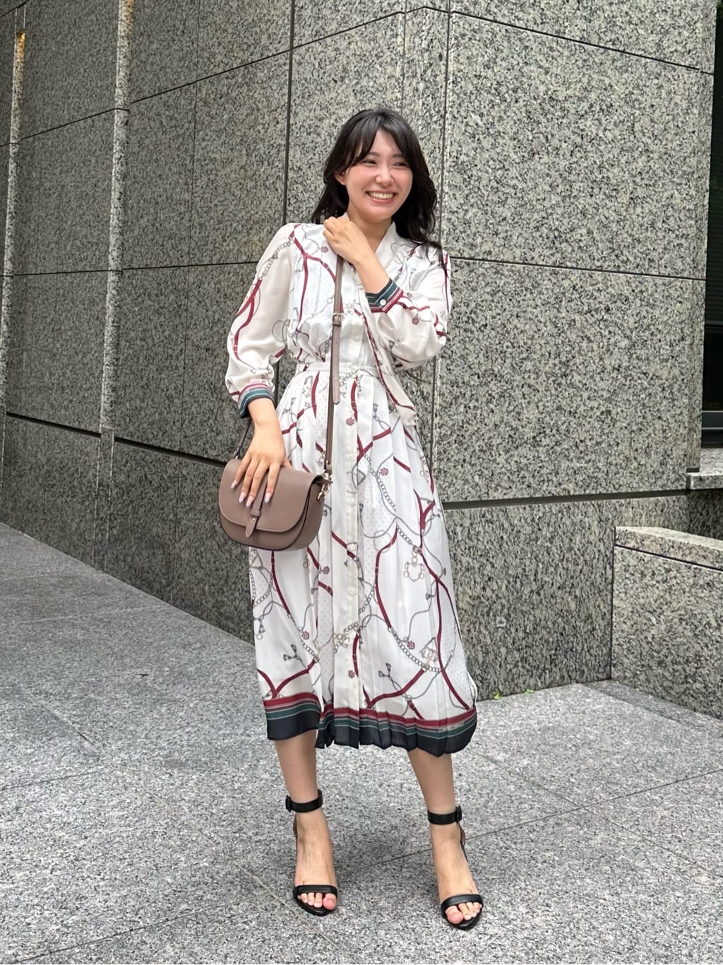 【エクストリアンプリントワンピース】

普段サイズ:38 / 着用サイズ:38

大人気のエクストリアンプリントワンピースコーディネートです。
サンダルで合わせれば夏にも着用でき、足元をブーツにして秋口まで長く着用できます✨
