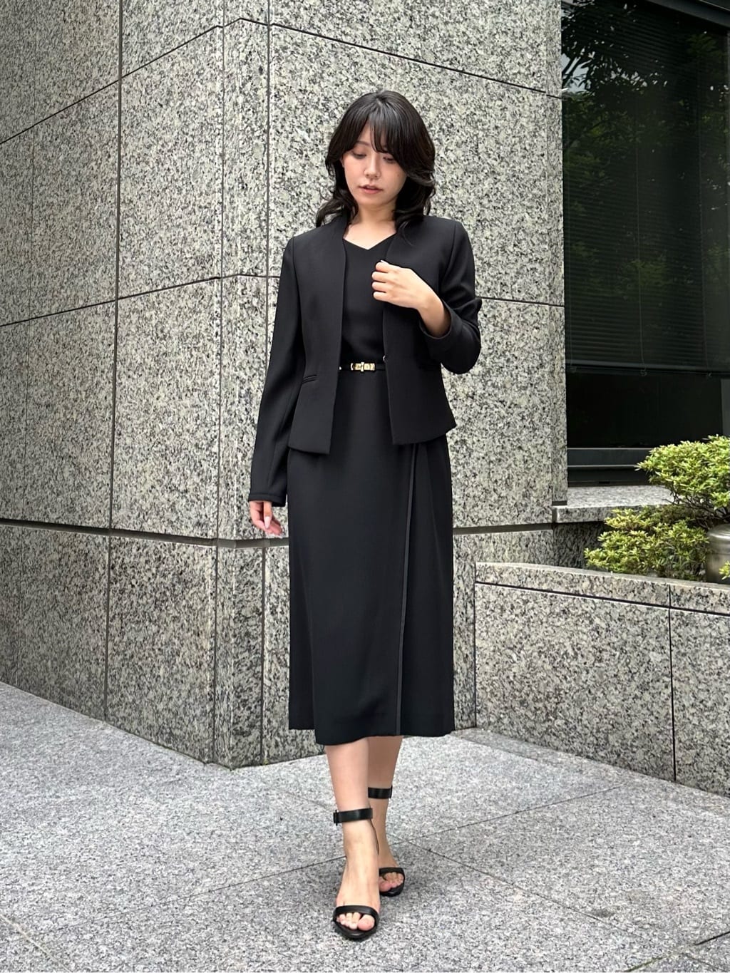 【ラウンドネックノーカラージャケット】

普段サイズ:38 / 着用サイズ:38

襟元の滑らかなカーブが女性らしさを演出します。
全体的に細身で様々なボトムスに合います✨


【サイドラッフルバイカラーワンピース】

普段サイズ:38 / 着用サイズ:38

付属のベルトポイントになって一枚でも決まるワンピースです👗
セットアップのジャケットを合わせると更に上品な印象になります✨