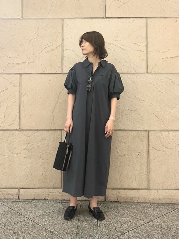 【ワンピース】
エレンディーク別注ワンピース。

伸縮性がある生地で、ゆったりしたフォルム。
残暑が残る秋に涼しく、女性らしく着れるシルエットでたくさんお出掛けしたいですね♪