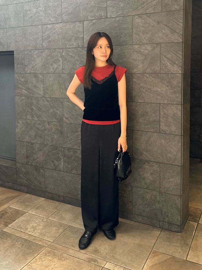 差し色コーデ。
毎年毎年ご好評のｸｰﾙﾀｯﾁｽｰﾋﾟﾏｺｯﾄﾝTEEは肩まわりを自然とカバーしてくれる絶妙な袖丈が着痩せポイント◎

カットソーでもカジュアルすぎず、スラックスと合わせたりジャケットのインナーにも最適！

今回はベロアビスチェとサテンパンツで秋もちょっぴり意識したコーデを組んでみました！
