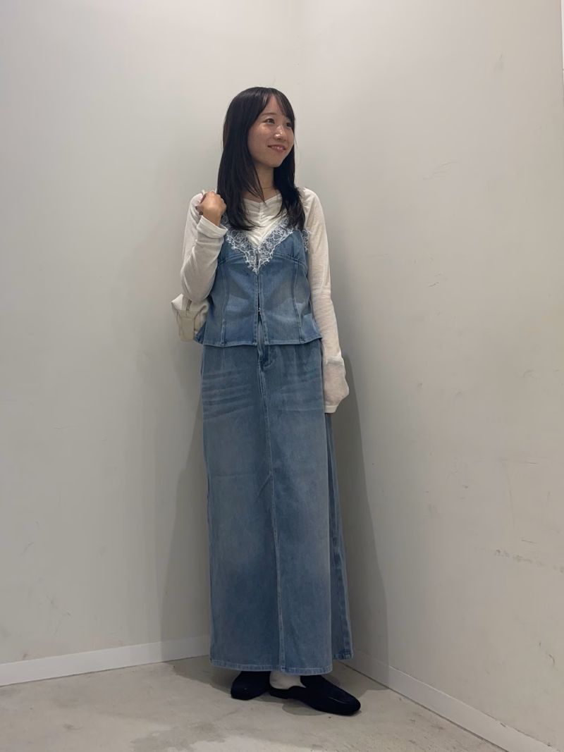 レースがかわいいデニムのセットアップが入荷しました！
生地感はかなり柔らかめなのでとても着やすいです！