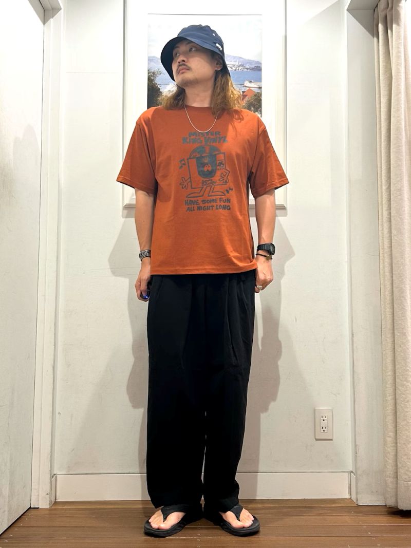 本日のスタイリングです！！
hirockshow ×Sonny Label からTシャツのご紹介です！！
キャッチーで雰囲気のあるプリント
サイズ感はすこしゆるめ！！