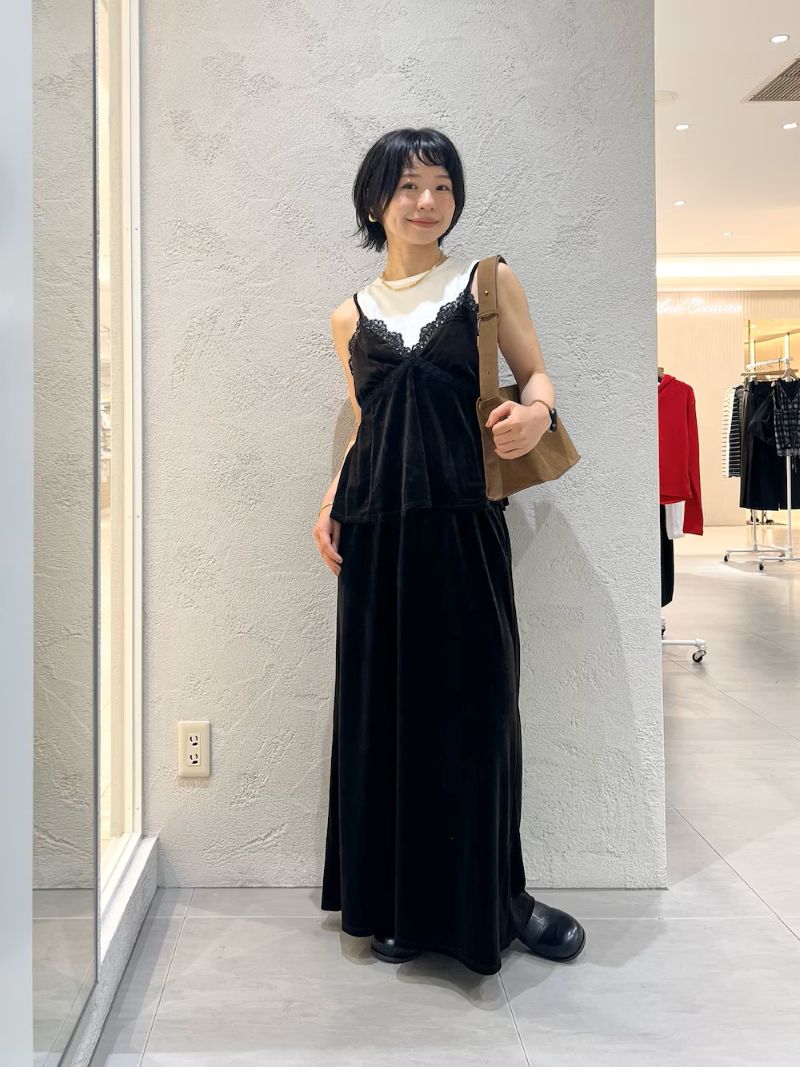 ⚪︎ ベロアレースビスチェSETスカート
セパレートタイプのワンピースです。落ち感があり細見えします！