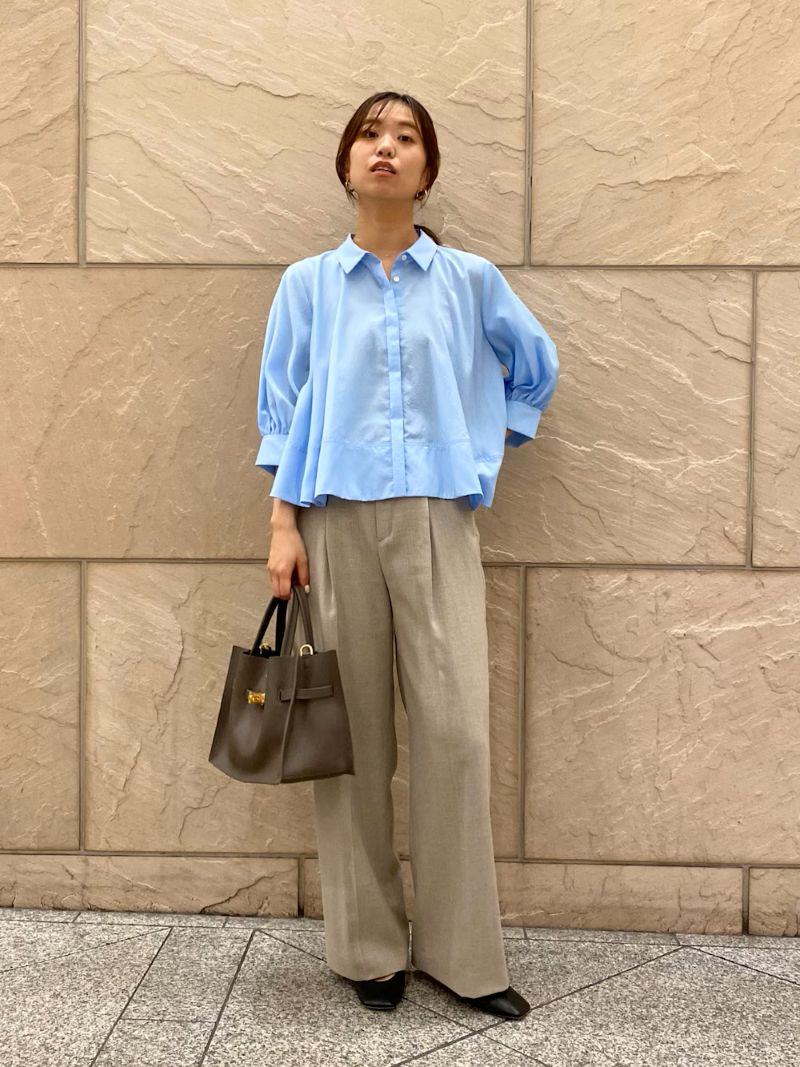 ROSSOのショート丈ブラウス×美シルエットワイドパンツ♡
ふわっと広がる裾が360°かわいいブラウスは、襟を少し開けて女性らしく。薄手で今から着られます◎
ワイドパンツは脚長＆スタイルアップ効果抜群！新色のシャリっとした素材も素敵です☺︎