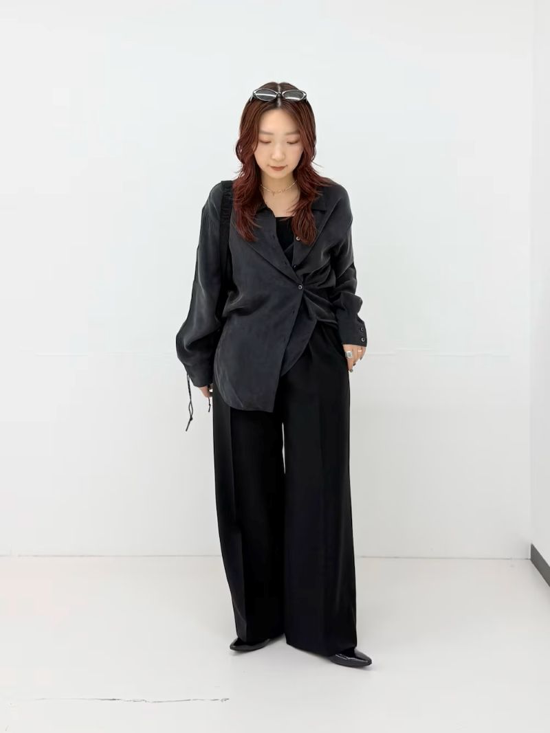 ・トップス
毎回好評のキュプラシリーズが入荷予定です。
カシュクールにも出来る2WAY仕様で、ボトムスに合わせて雰囲気を変えて頂けます。

・ボトムス
サラッとしていてストレッチが効いているので、履き心地も。
オンオフ兼用にもお薦めです。