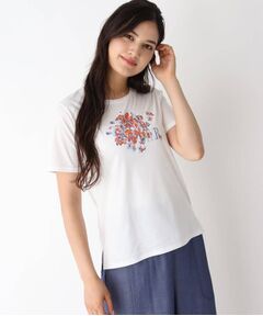 花柄モチーフ刺しゅうTシャツ