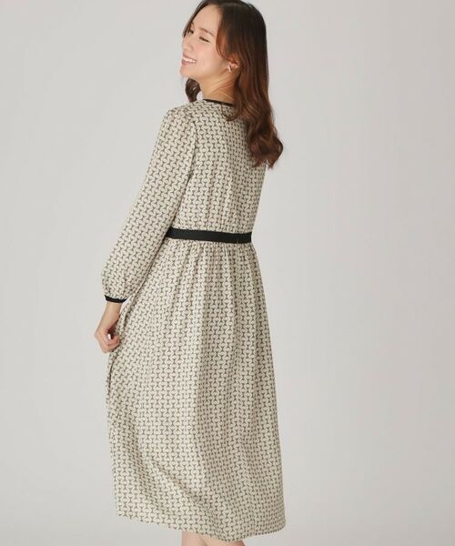 COUP DE CHANCE / クードシャンス ミニ丈・ひざ丈ワンピース | 【洗える】チェーン風プリント柄ワンピース(ライトベージュ(551))