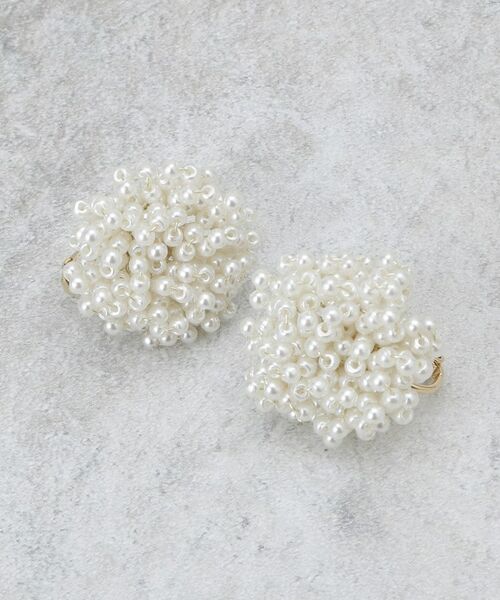 COUP DE CHANCE / クードシャンス ピアス・イヤリング | パール調フラワーイヤリング／華やか | 詳細1