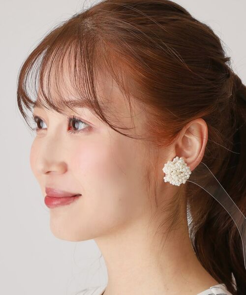 COUP DE CHANCE / クードシャンス ピアス・イヤリング | パール調フラワーイヤリング／華やか | 詳細5