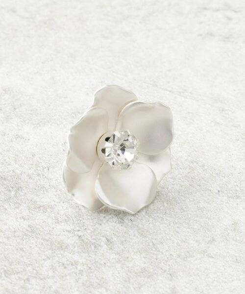 COUP DE CHANCE / クードシャンス ピアス・イヤリング | フラワーピアス／ツヤ感のあるシルバー仕上げ／華やか | 詳細2