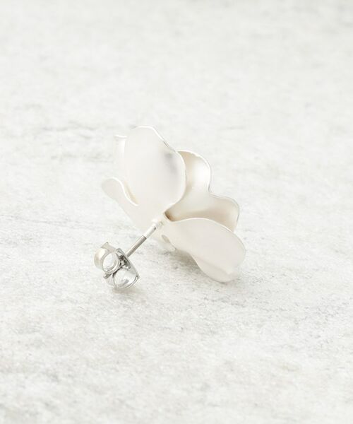 COUP DE CHANCE / クードシャンス ピアス・イヤリング | フラワーピアス／ツヤ感のあるシルバー仕上げ／華やか | 詳細3