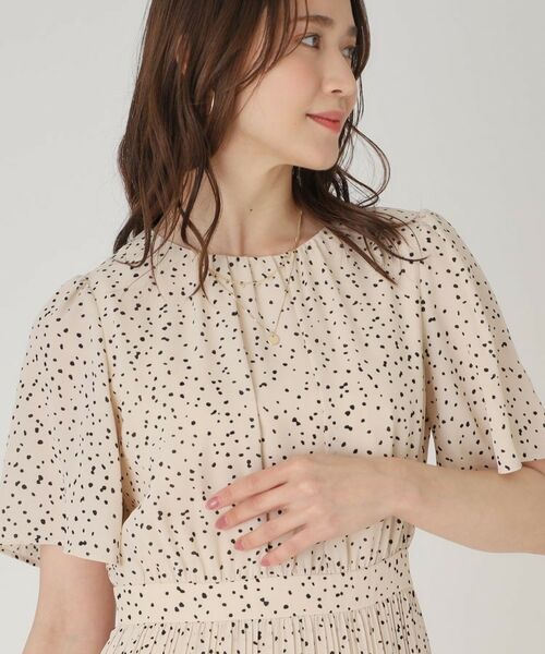 COUP DE CHANCE / クードシャンス ミニ丈・ひざ丈ワンピース | 【洗える／プリーツ加工】ランダムドットのプリーツワンピース | 詳細1