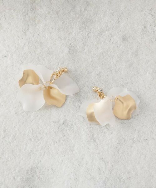 COUP DE CHANCE / クードシャンス ピアス・イヤリング | ペタルイヤリング／花びらモチーフ／大人フェミニン | 詳細1