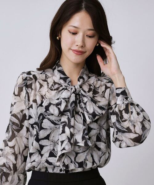COUP DE CHANCE / クードシャンス シャツ・ブラウス | 【手洗い可／日本製】花柄ボウタイブラウス | 詳細1