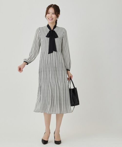 COUP DE CHANCE / クードシャンス ミニ丈・ひざ丈ワンピース | 【ボウ取外し可】幾何柄プリーツワンピース | 詳細2