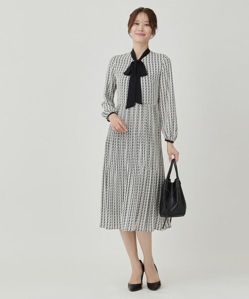 COUP DE CHANCE / クードシャンス ミニ丈・ひざ丈ワンピース | 【ボウ取外し可】幾何柄プリーツワンピース | 詳細3