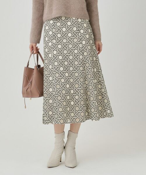 COUP DE CHANCE / クードシャンス ロング・マキシ丈スカート | 【日本製】シアー刺繍のフレアースカート | 詳細1