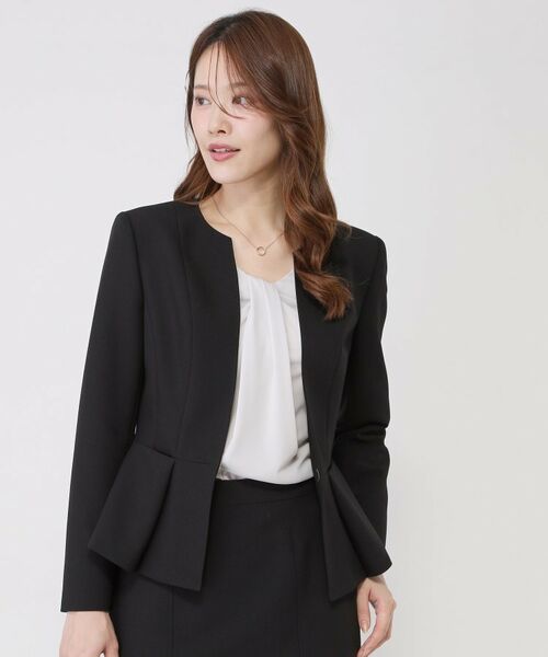 COUP DE CHANCE / クードシャンス ノーカラージャケット | 【手洗い可／日本製／スーツ可】ペプラムデザインのカラーレスジャケット（ブラック(019)）
