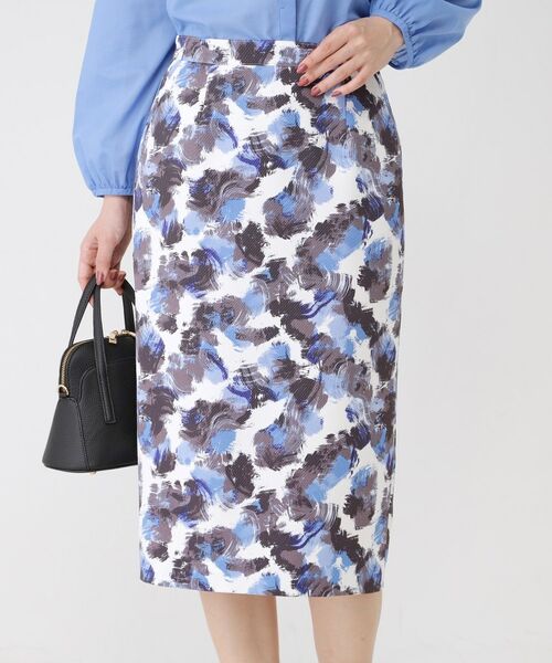 COUP DE CHANCE / クードシャンス ミニ・ひざ丈スカート | 【手洗い可／日本製】アート風花柄タイトスカート（ブルー(192)）