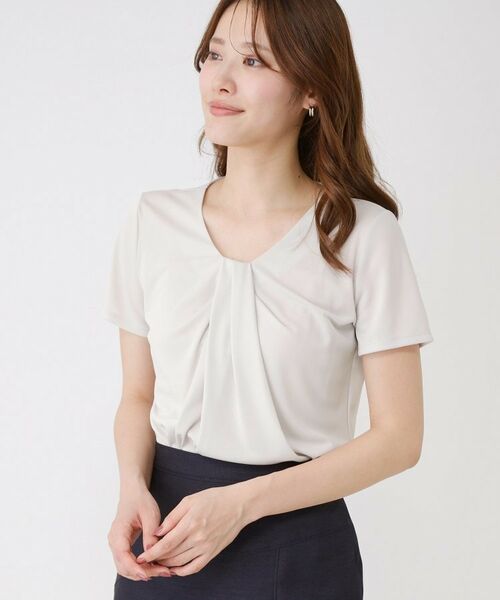 COUP DE CHANCE / クードシャンス カットソー | 【手洗い可／日本製／一枚着／ジャケットイン】タックデザインのジャージートップス（ライトグレー(011)）