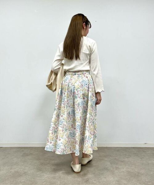 Couture Brooch / クチュールブローチ スカート | 【春を感じる、花柄アイテム】ラッピングフラワープリントタック&ギャザースカート | 詳細10