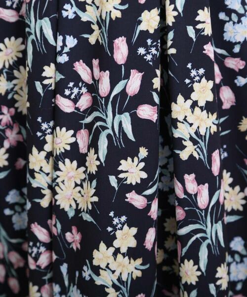 Couture Brooch / クチュールブローチ スカート | 【春を感じる、花柄アイテム】ラッピングフラワープリントタック&ギャザースカート | 詳細25