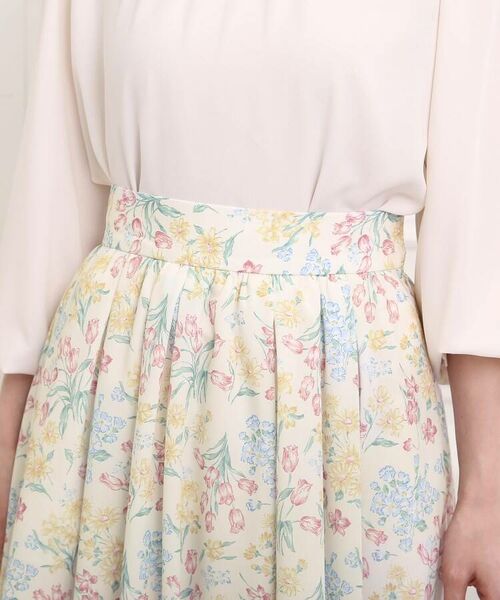 Couture Brooch / クチュールブローチ スカート | 【春を感じる、花柄アイテム】ラッピングフラワープリントタック&ギャザースカート | 詳細26