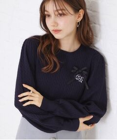 Couture Brooch / クチュールブローチ ニット・セーター | 【きれいめカジュアル/通勤】細ケーブルリボン刺繍ロゴニット