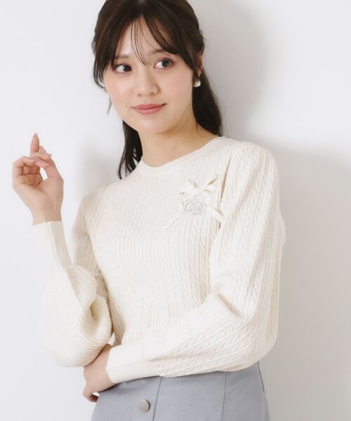 Couture Brooch / クチュールブローチ ニット・セーター | 【きれいめカジュアル/通勤】細ケーブルリボン刺繍ロゴニット | 詳細10