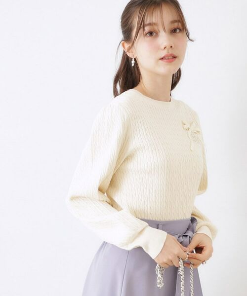 Couture Brooch / クチュールブローチ ニット・セーター | 【きれいめカジュアル/通勤】細ケーブルリボン刺繍ロゴニット | 詳細5