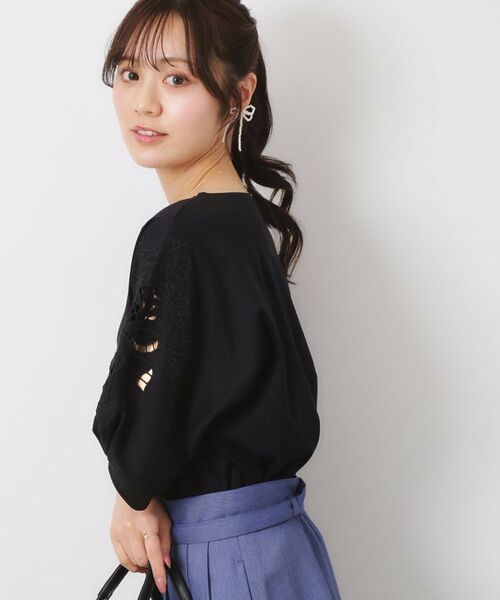 Couture Brooch / クチュールブローチ カットソー | 【接触冷感・洗える・UV機能付き・二の腕カバー】デイジー＆リボン エンブロドルマントップス | 詳細14