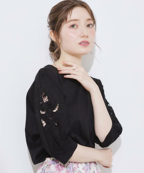 Couture Brooch / クチュールブローチ カットソー | 【接触冷感・洗える・UV機能付き・二の腕カバー】デイジー＆リボン エンブロドルマントップス | 詳細18