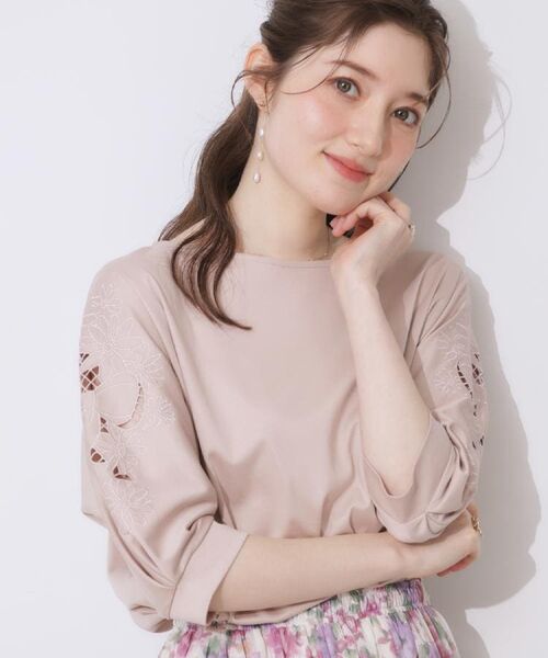 Couture Brooch / クチュールブローチ カットソー | 【接触冷感・洗える・UV機能付き・二の腕カバー】デイジー＆リボン エンブロドルマントップス | 詳細25