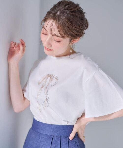 Couture Brooch / クチュールブローチ Tシャツ | 【マシンウォッシャブル・接触冷感・UV機能】60リボンロゴプリント フレアーT | 詳細10