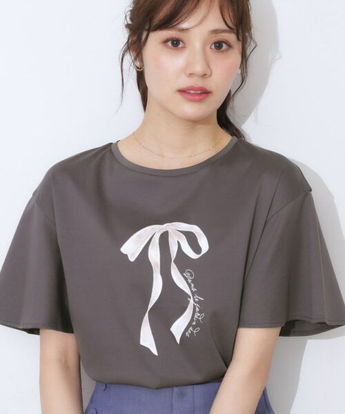 Couture Brooch / クチュールブローチ Tシャツ | 【マシンウォッシャブル・接触冷感・UV機能】60リボンロゴプリント フレアーT | 詳細18