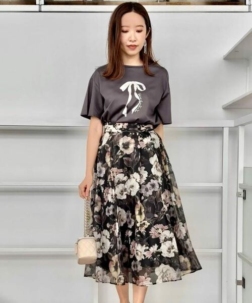 Couture Brooch / クチュールブローチ Tシャツ | 【マシンウォッシャブル・接触冷感・UV機能】60リボンロゴプリント フレアーT | 詳細22