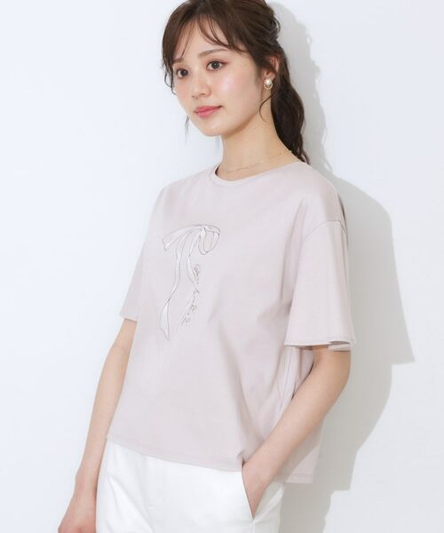 Couture Brooch / クチュールブローチ Tシャツ | 【マシンウォッシャブル・接触冷感・UV機能】60リボンロゴプリント フレアーT | 詳細29