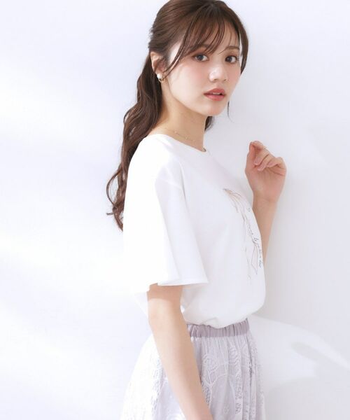 Couture Brooch / クチュールブローチ Tシャツ | 【マシンウォッシャブル・接触冷感・UV機能】60リボンロゴプリント フレアーT | 詳細5