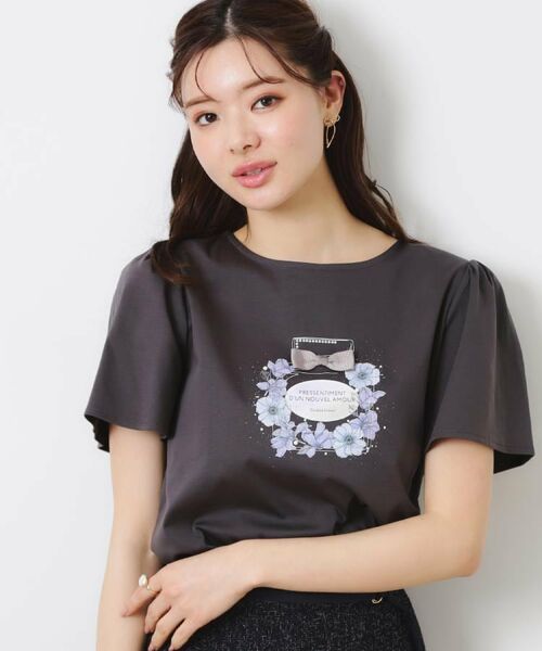 Couture Brooch/クチュールブローチ 【接触冷感・UVカット】パフュームプリントTシャツ チャコールグレー(014) 36(S) Couture Brooch/クチュールブローチ 【接触冷感・UVカット】パフュームプリントTシャツ チャコールグレー(014) 36(S)