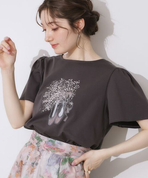 Couture Brooch / クチュールブローチ Tシャツ | 【接触冷感・UVカット】トゥシューズプリントTシャツ(チャコールグレー(014))